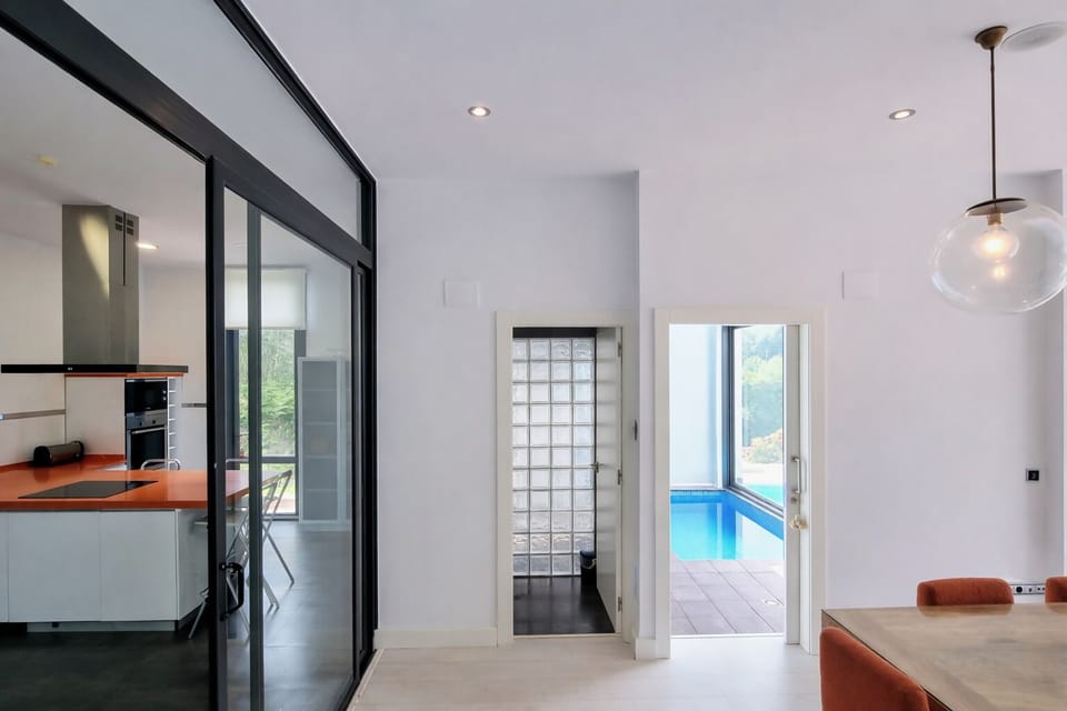 Kitchen or kitchenette,Dining area,Swimming pool,Bath