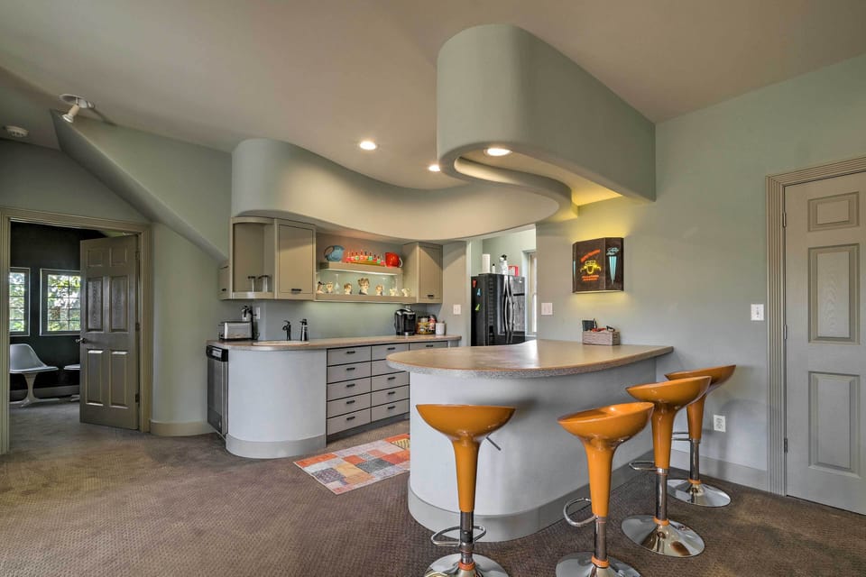 Kitchen | Fully Equipped | Blender | Keurig Coffee Maker