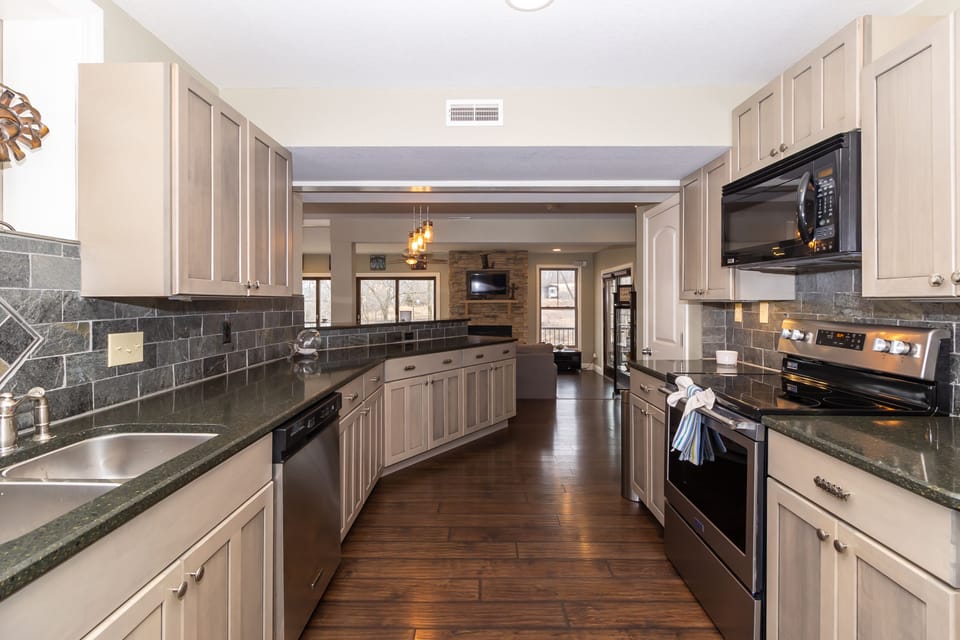 Kitchen, fridge brand new.