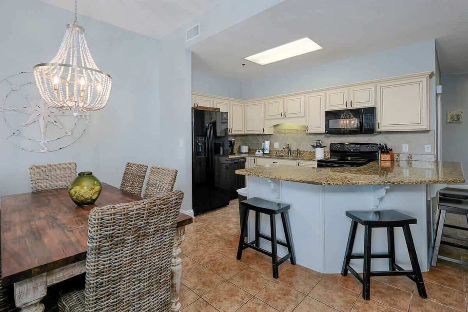 Dining/Kitchen