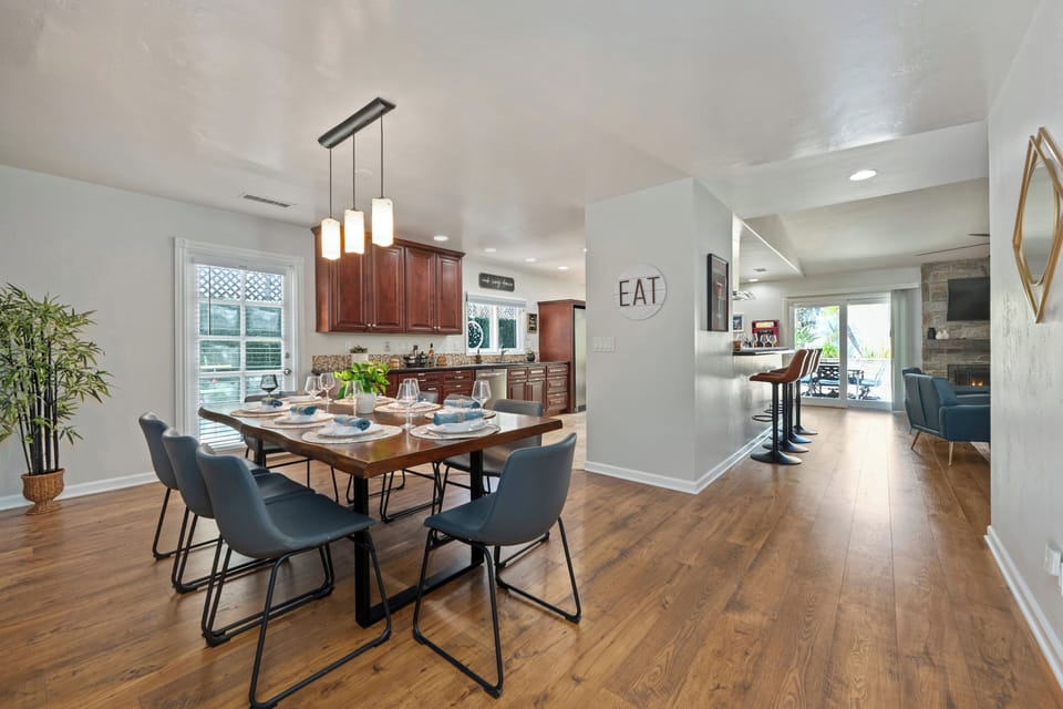 An dining table for 8 means everyone has a spot at the table
