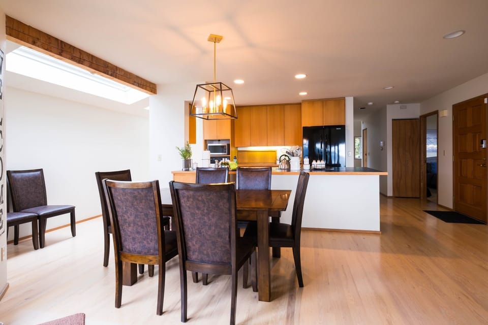 Dinning table can be extended to sit 8-10 people. 