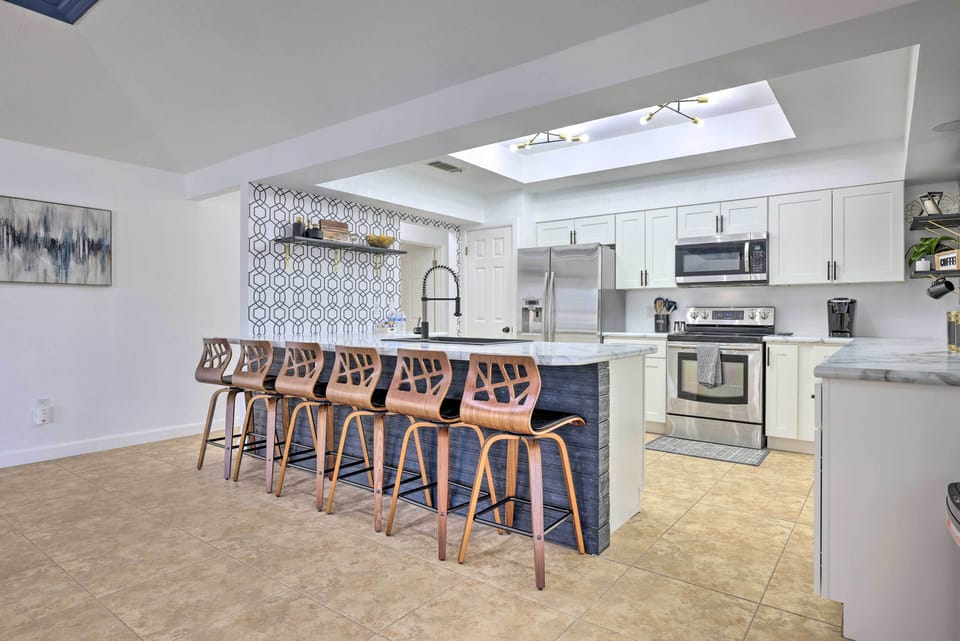 Kitchen | Breakfast Bar