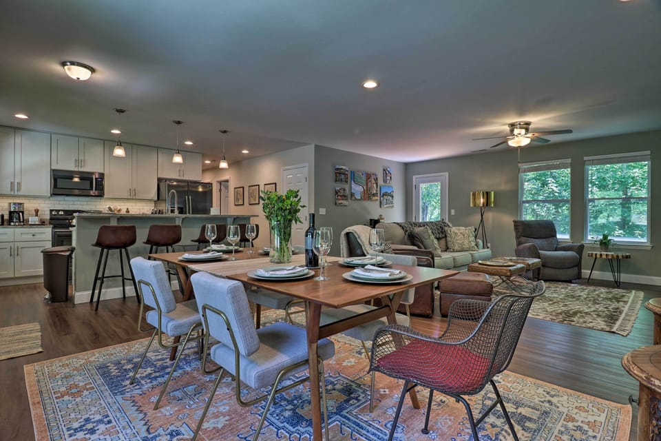 Dining Area | Dishware Provided