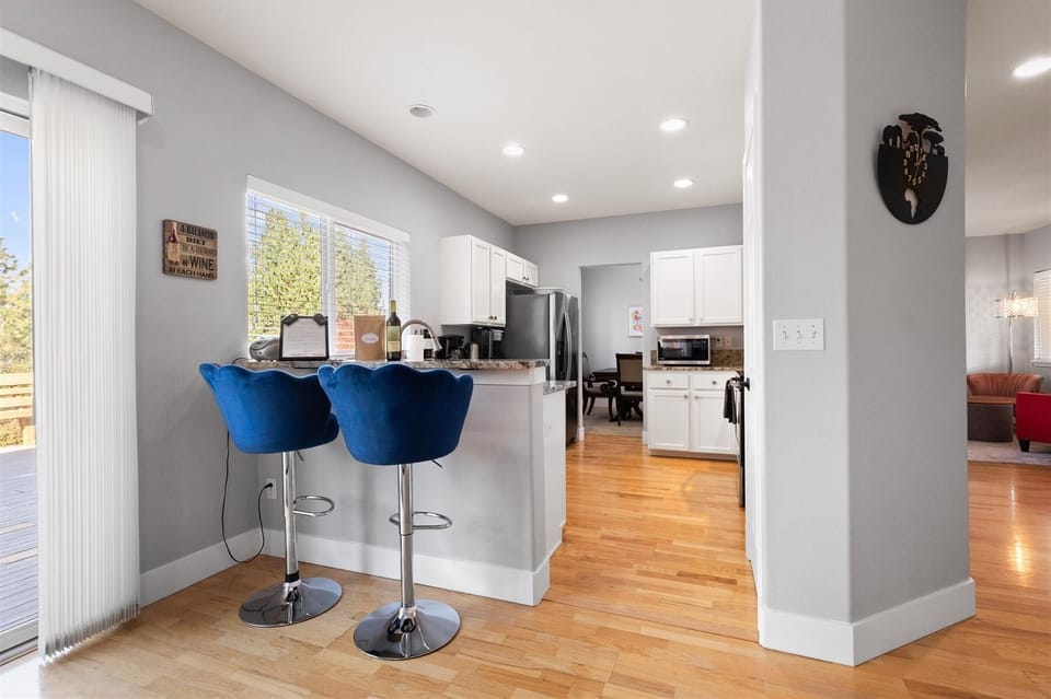 Breakfast bar for two