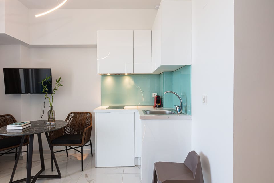 Enjoy romantic breakfasts and candlelit dinners.