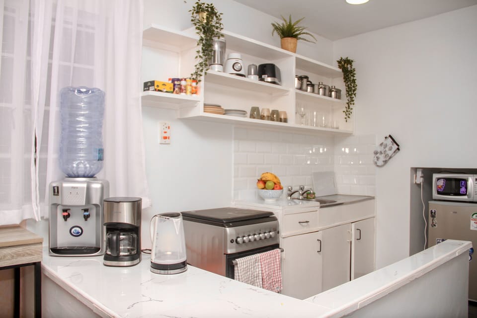 Fully fitted kitchen