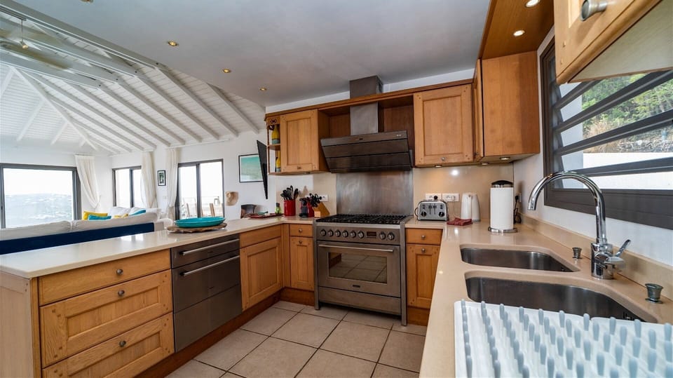 Kitchen & Dining Areas