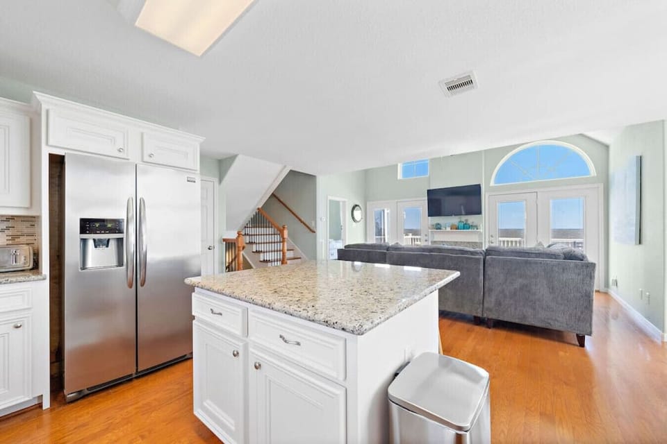 A kitchen perfect for preparing meals for the family!