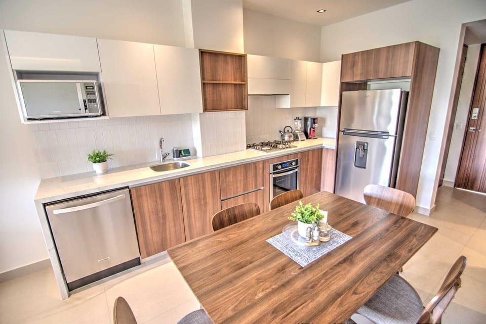 Kitchen & dining