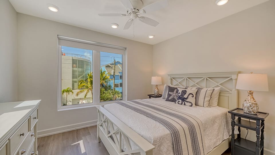Down to level 3 where you will find bedroom 2 with a king bed in a room that combines simplicity and style with plush linens and bold, modern accents.