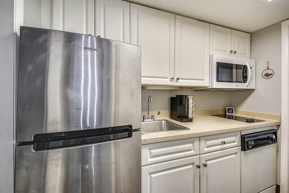 A well-equipped kitchenette is the perfect place to cook.