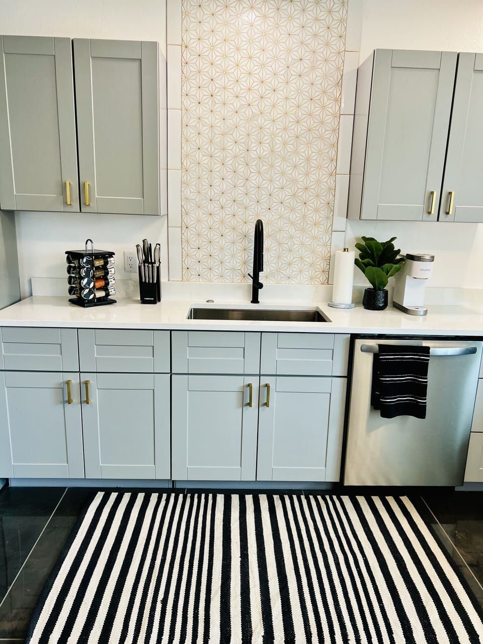 Full kitchen. 