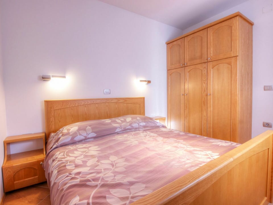 Furniture, Property, Cabinetry, Comfort, Building, Wood, Bed Frame, Floor, Flooring, Bed