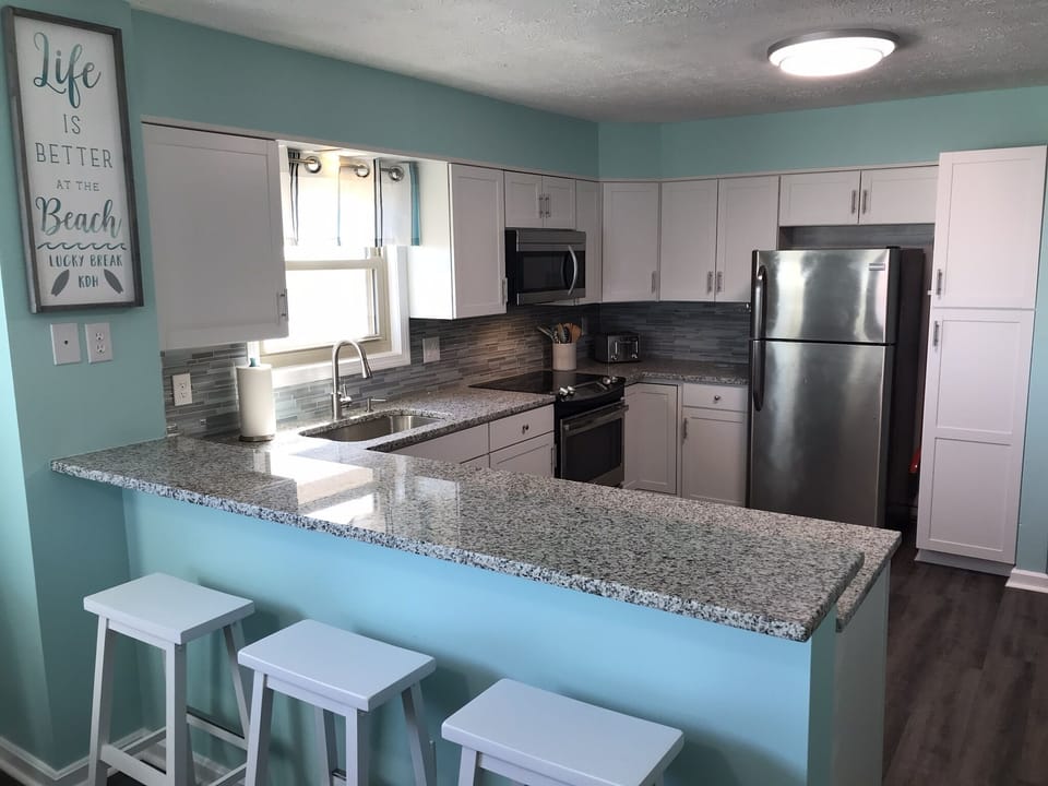 Kitchen with Breakfast Bar
