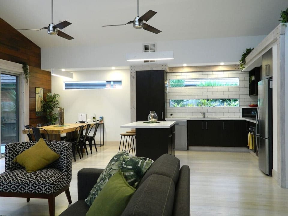 Open plan lounge, kitchen & dining.