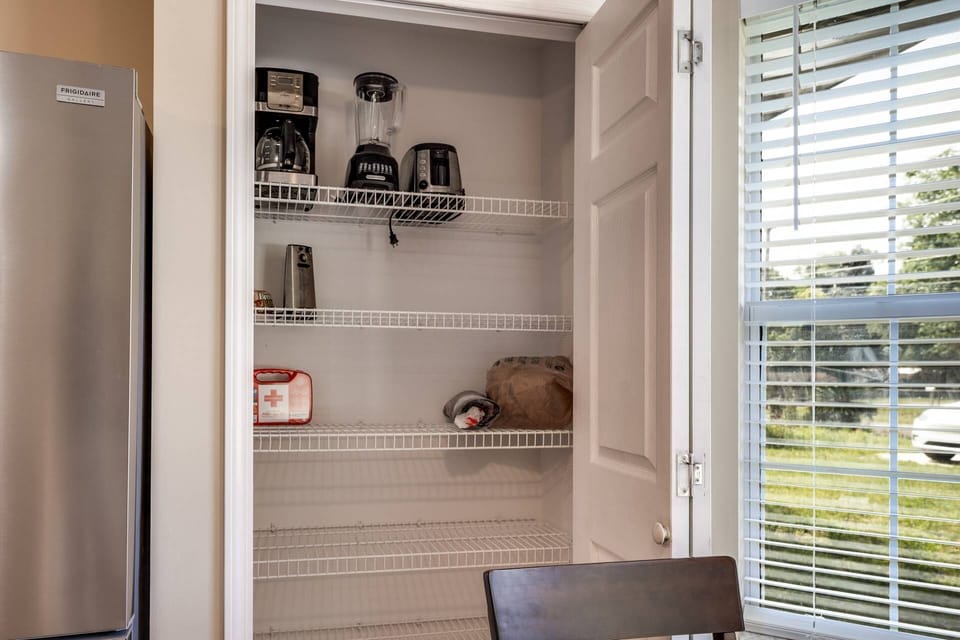 Nice Pantry, Coffee Maker, Blender, Toaster