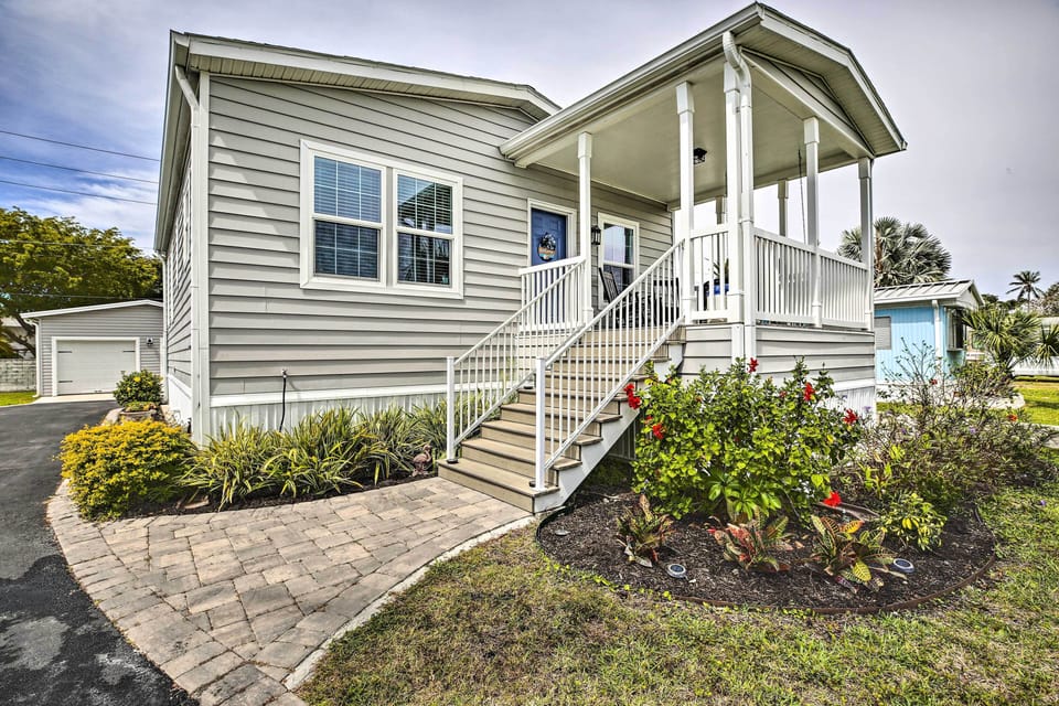 Fort Myers Vacation Rental | 2BR | 2BA | 1,200 Sq Ft | Stairs Required