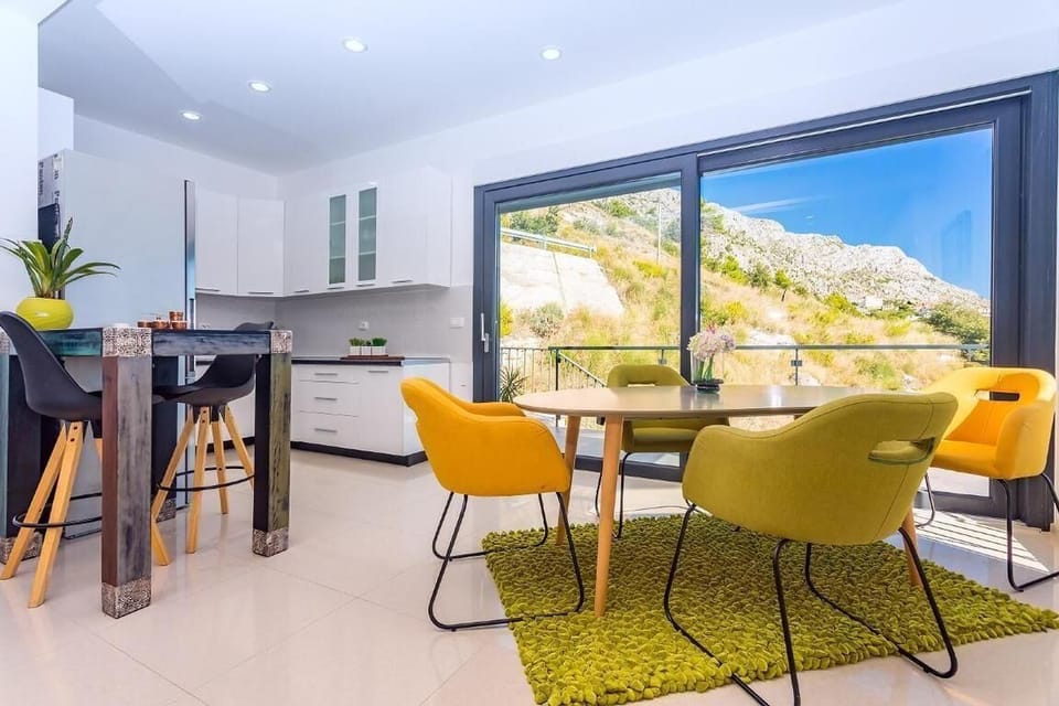 View from the window. A glass wall offers a direct approach to the outdoor dining area
