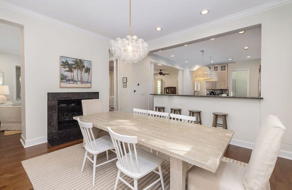 Bright and open Dining room to enjoy all your delicious meals