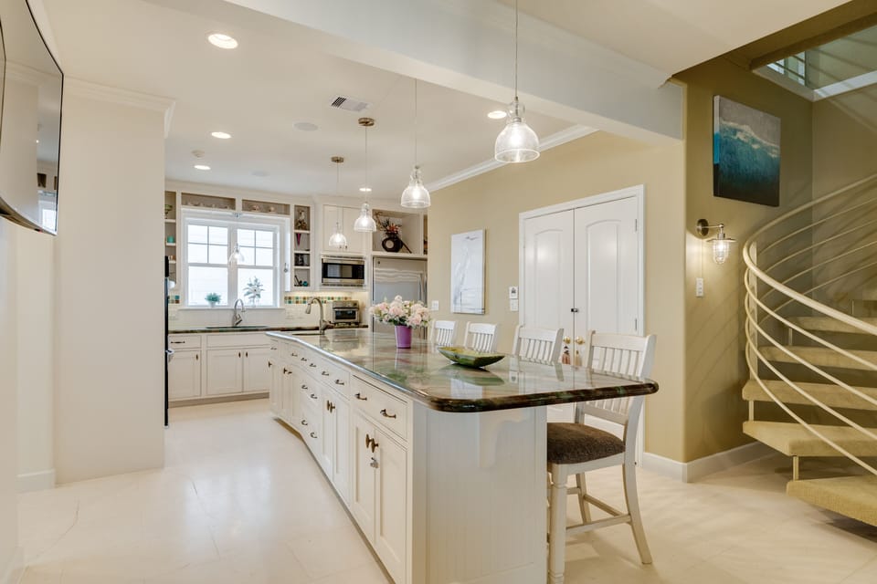Large Kitchen island, perfect for serving or casual dining