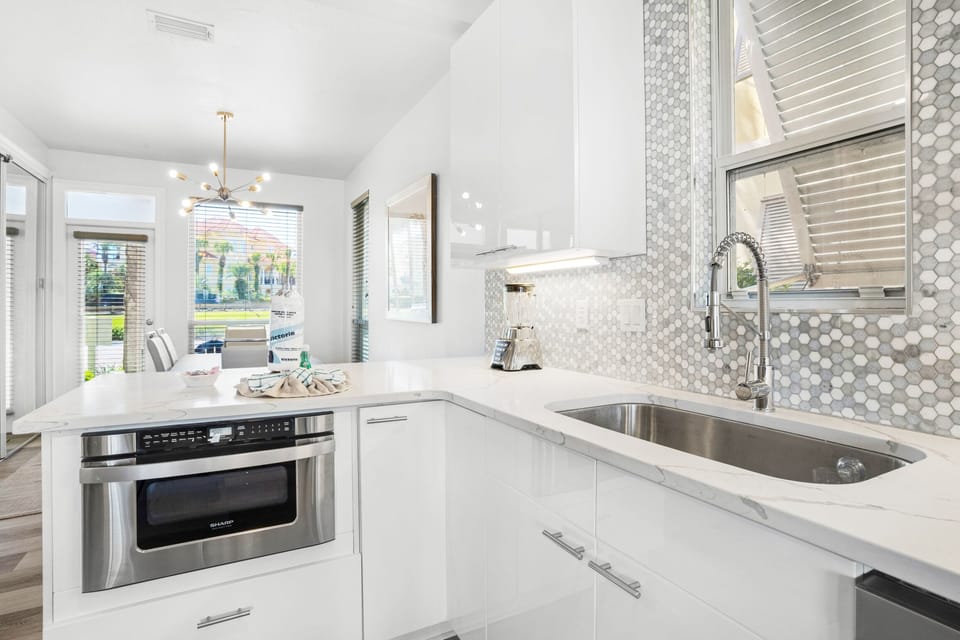 Beautiful back splash in the kitchen