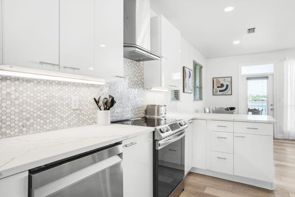 Plenty of counter space in the kitchen