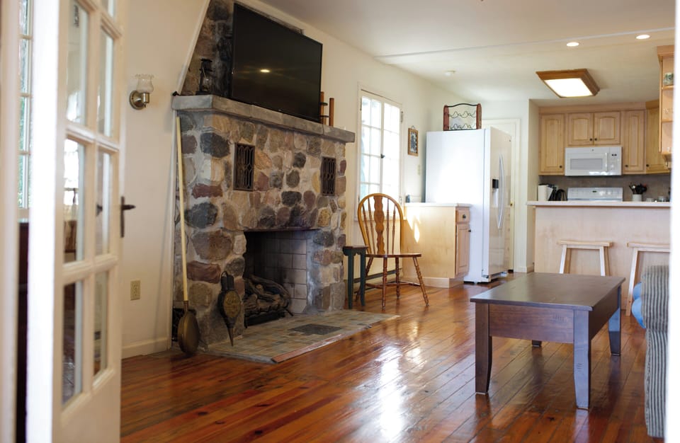 Living Area between sunporch and kitchen