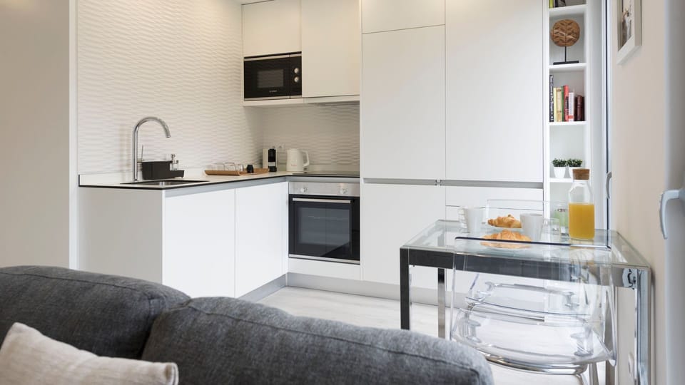 Kitchenette + dining area