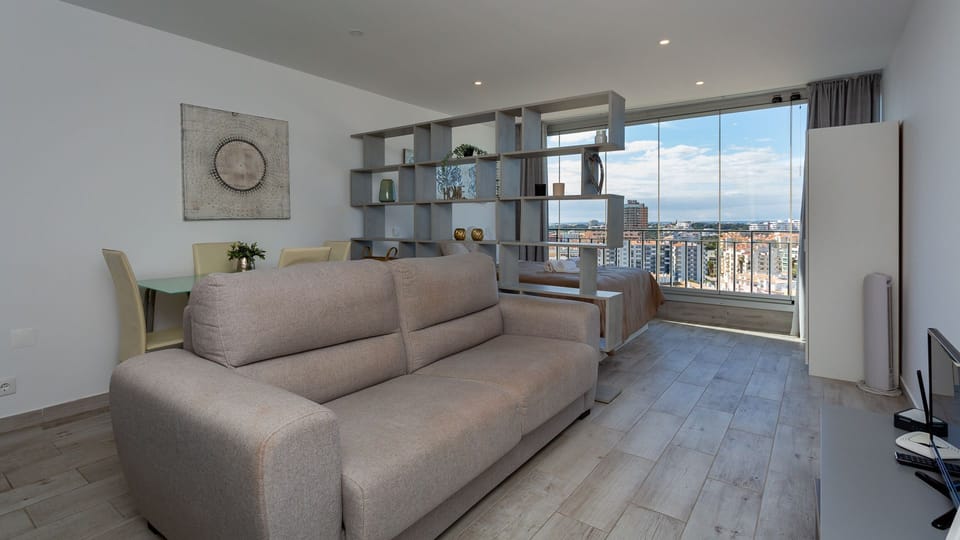 Relax and enjoy your favorite show or catch up to the event of the world in the comfiness of this living room #airbnb #airbnbalgarve #portugal #pt #algarve