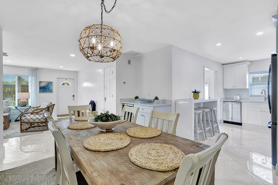 A bright, welcoming dining area designed for long conversations and shared meals