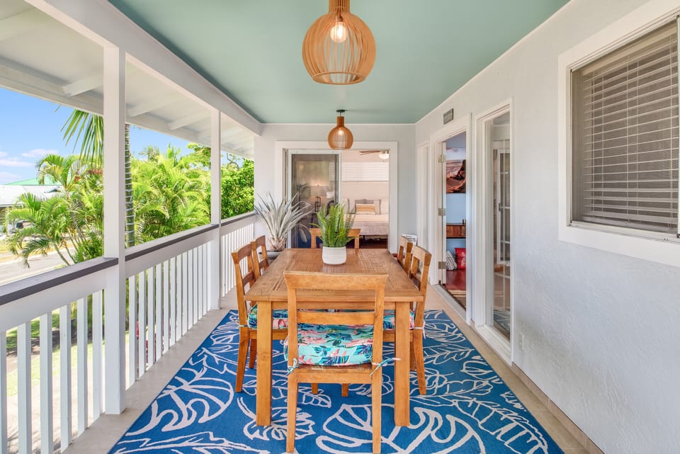 Front lanai dining table with sunset views