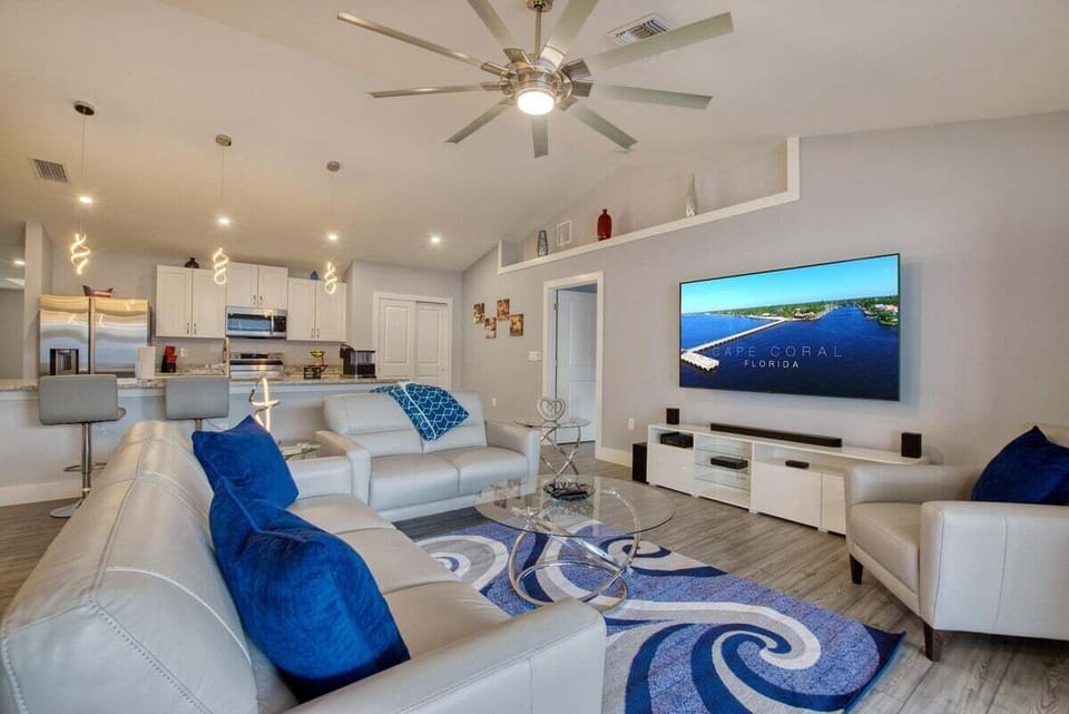 Golden Sunset - 75" Smart TV
Wischis Florida Home - Golden Sunset