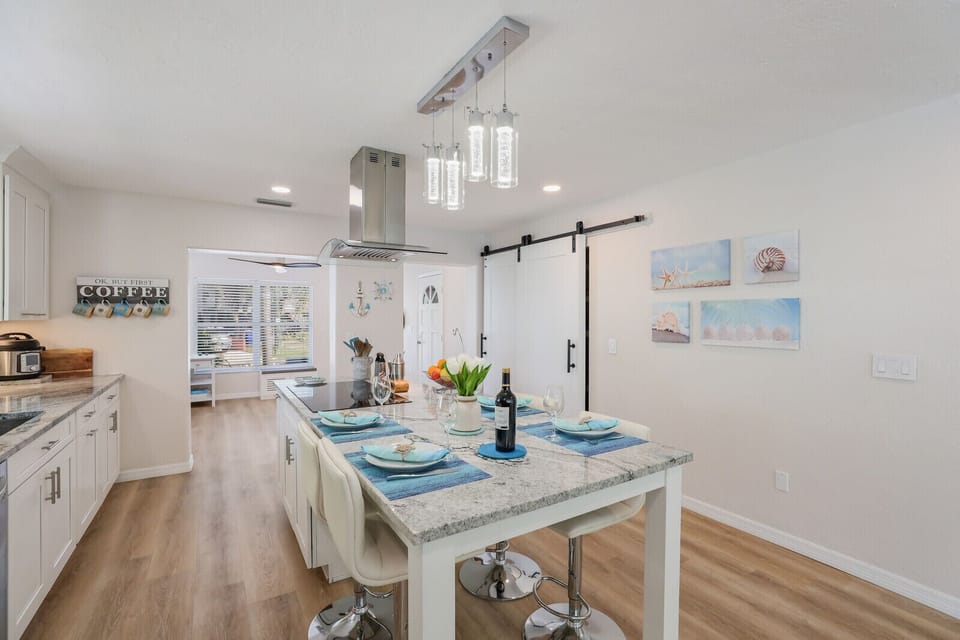 Kitchen dining space