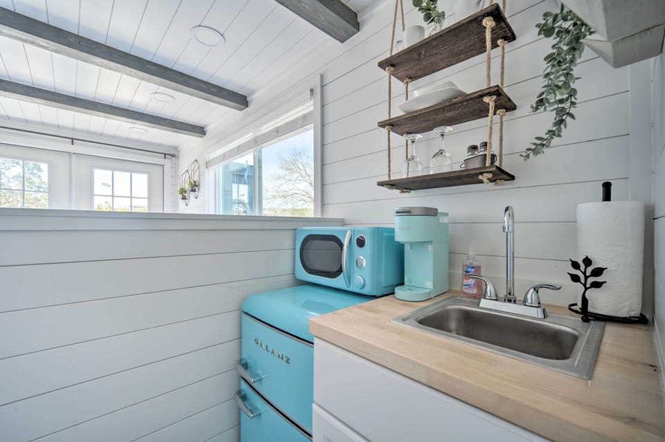 Kitchenette | Well-Equipped | Cooking Basics | Dishware & Flatware