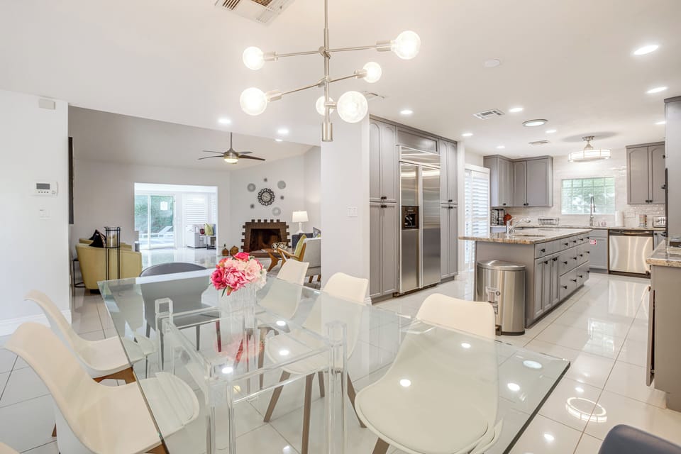 Dining Area | Dishware & Flatware Provided