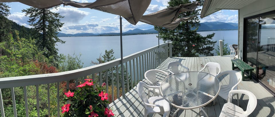 Large deck off the front of the main home 