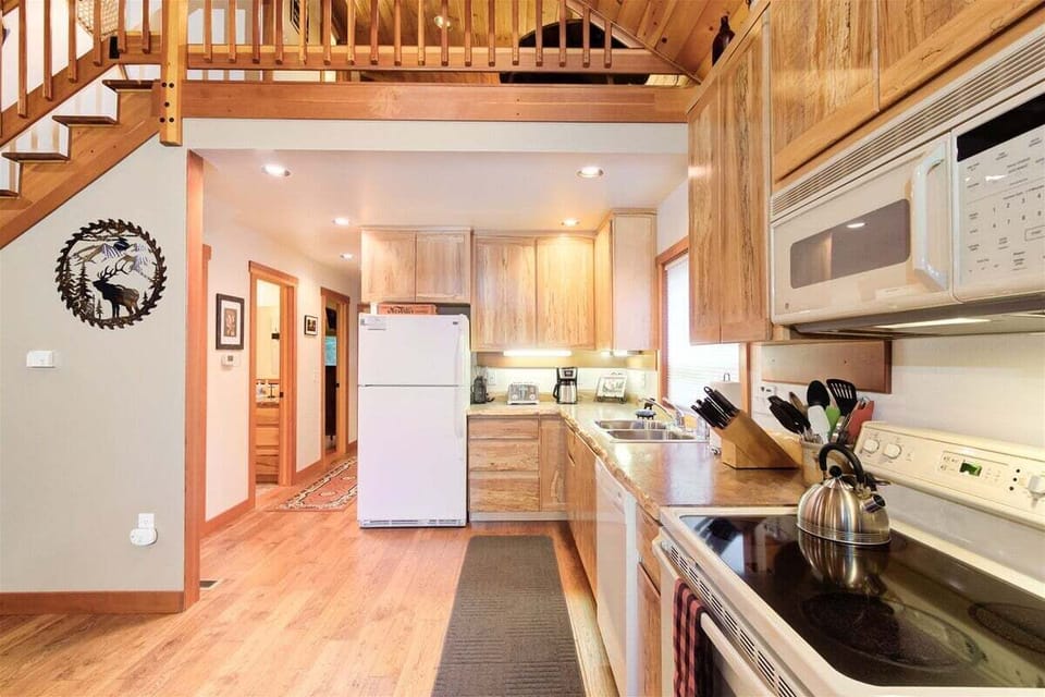 Say goodbye to basic kitchen amenities with our modern and high-quality cooking appliances.