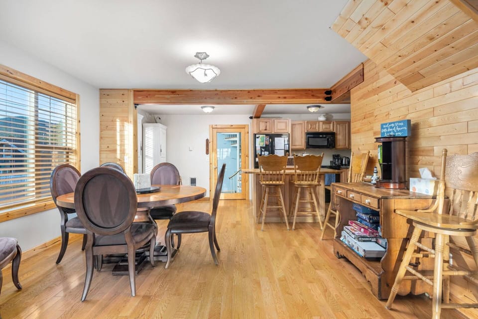 "The house was well-furnished and well-stocked with plenty of room to spread out." -Cheryl F.