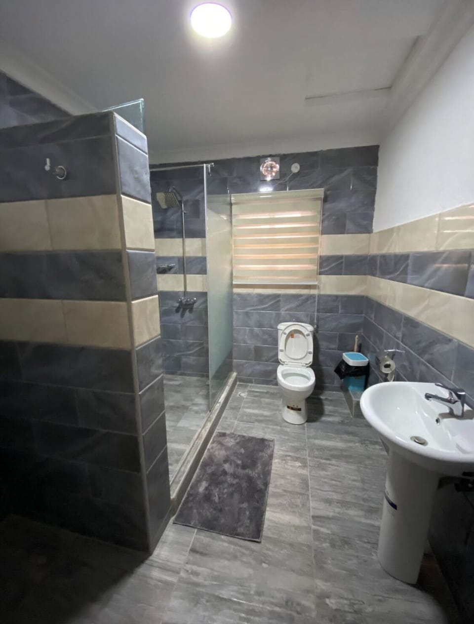 MASTERS BATHROOM 