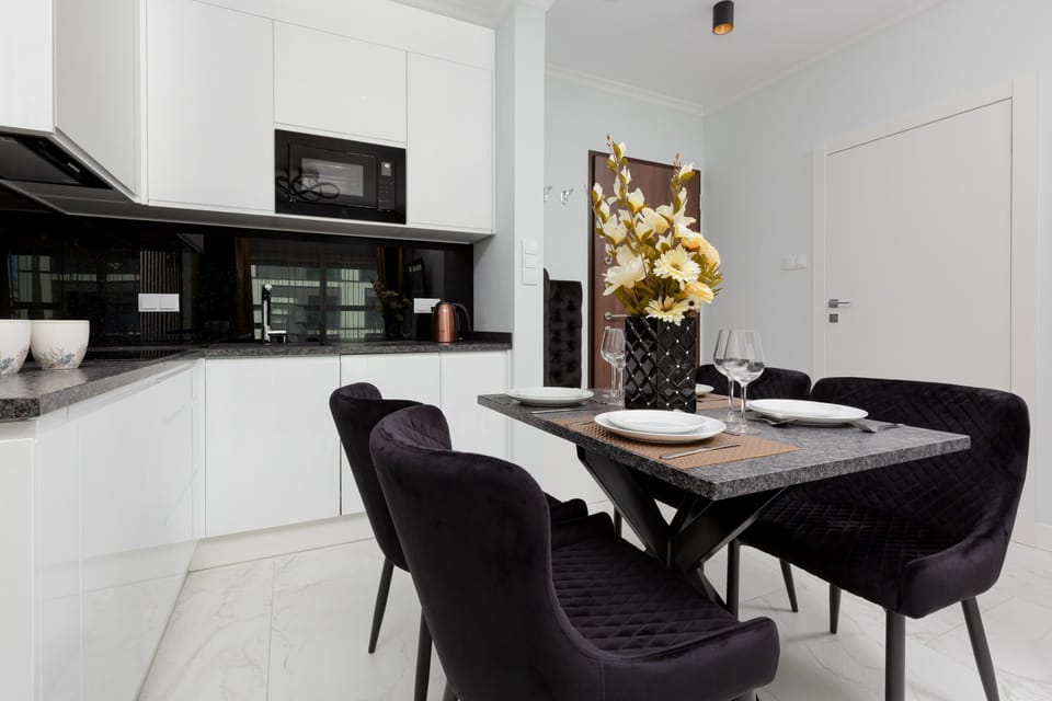 Modern, fully equipped kitchenette. 