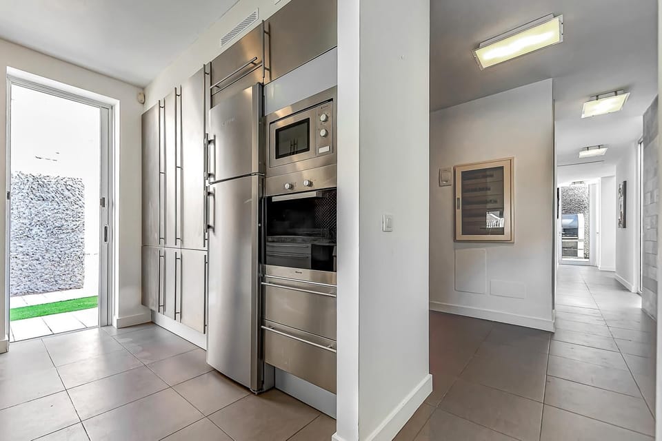Fully equipped kitchen which leads to the terrace