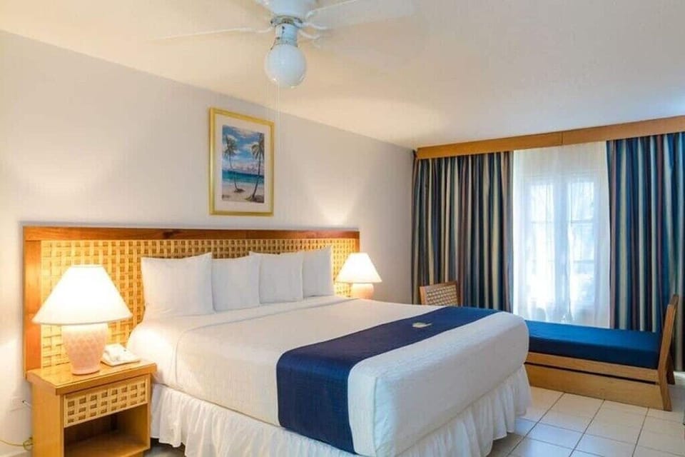 MASTER BEDROOM WITH PRIVATE FULL BATH, LARGE CLOSET, BUREAU & ELECTRONIC SAFE.