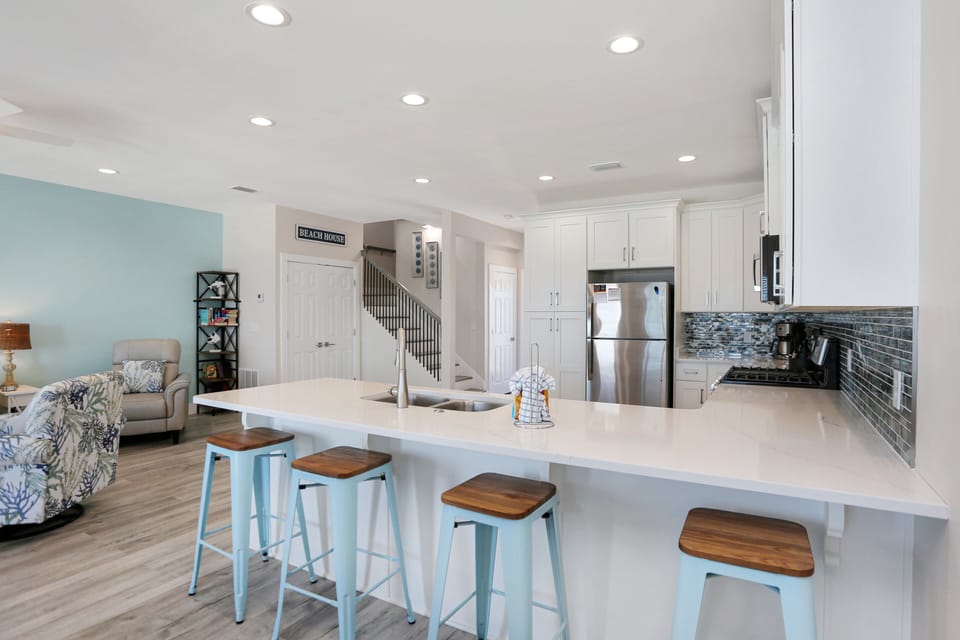 Open Kitchen with Bar