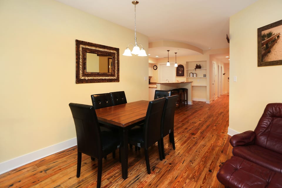 Dining Area & Kitchen