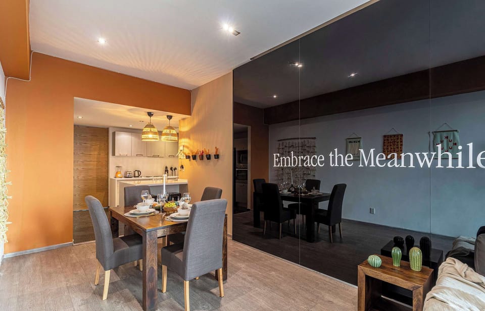 El mobiliario, la decoración y los servicios pueden variar ligeramente.