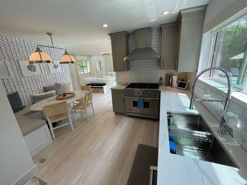 Kitchen and Breakfast Nook
