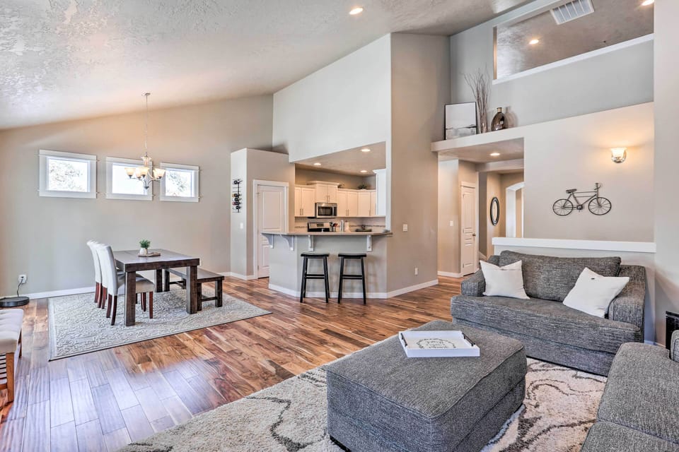 Living Room | 1st Floor | Smart TV | Gas Fireplace