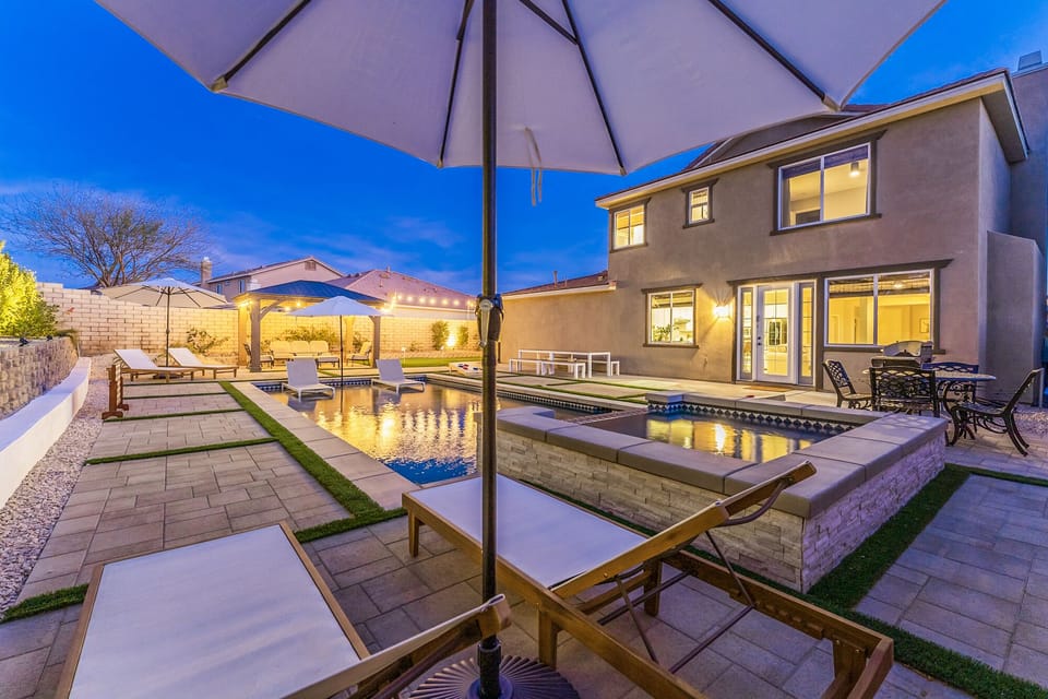 Evening pool vibes.