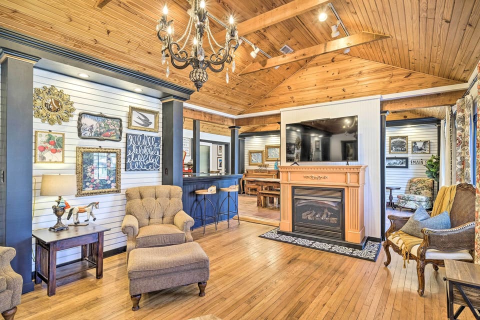 Eureka Springs Vacation Rental | 3BR | 2BA | 1,550 Sq Ft | 2 Steps Required